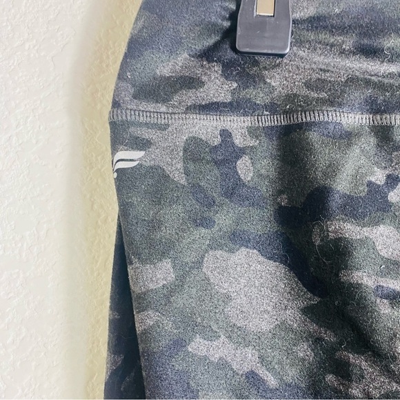 Fabletics Camo Leggings Size:Small - Picture 3 of 6